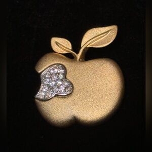 🎄3/$20‼️Vintage Tona Bitten Apple Brooch🍎